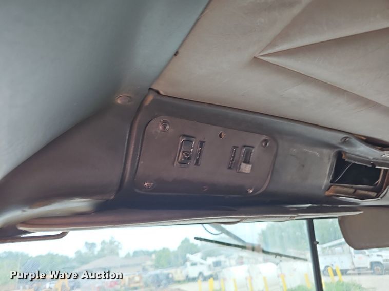 image for item DP6480 1994 International 9200 box truck