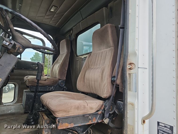 image for item DP6480 1994 International 9200 box truck