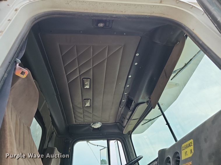 image for item DP6480 1994 International 9200 box truck