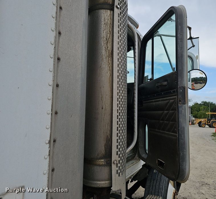 image for item DP6480 1994 International 9200 box truck