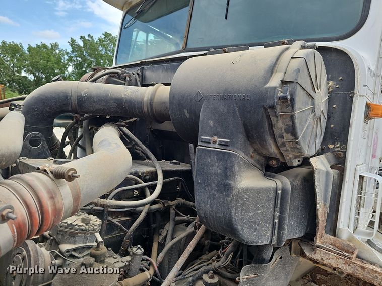 image for item DP6480 1994 International 9200 box truck