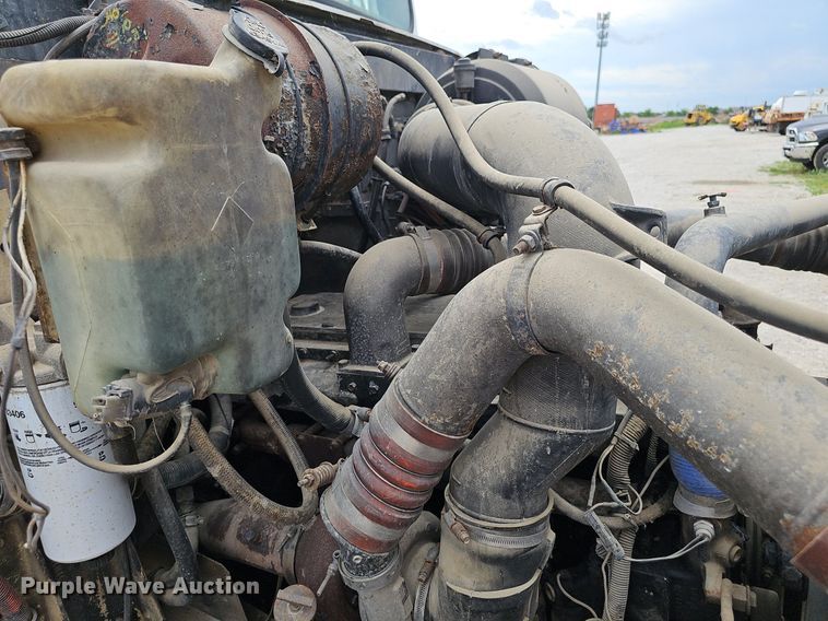 image for item DP6480 1994 International 9200 box truck