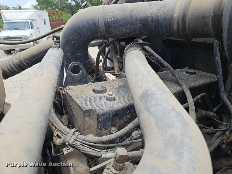 image for item DP6480 1994 International 9200 box truck