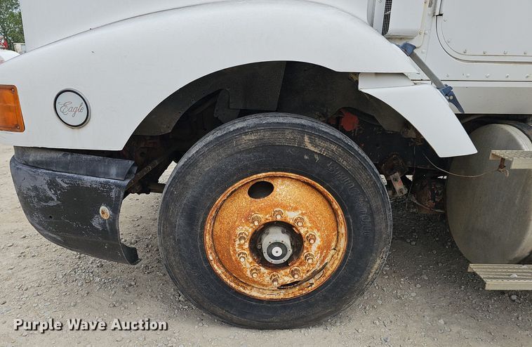 image for item DP6480 1994 International 9200 box truck