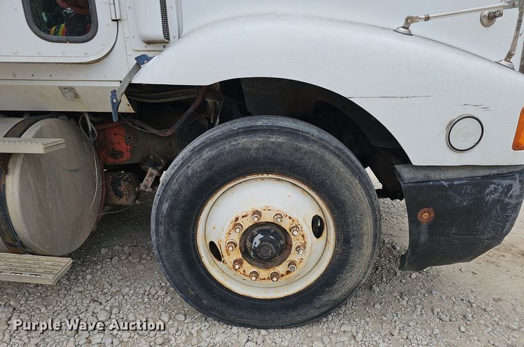 image for item DP6480 1994 International 9200 box truck