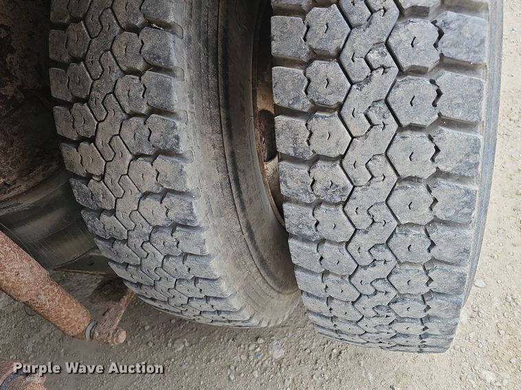 image for item DP6480 1994 International 9200 box truck