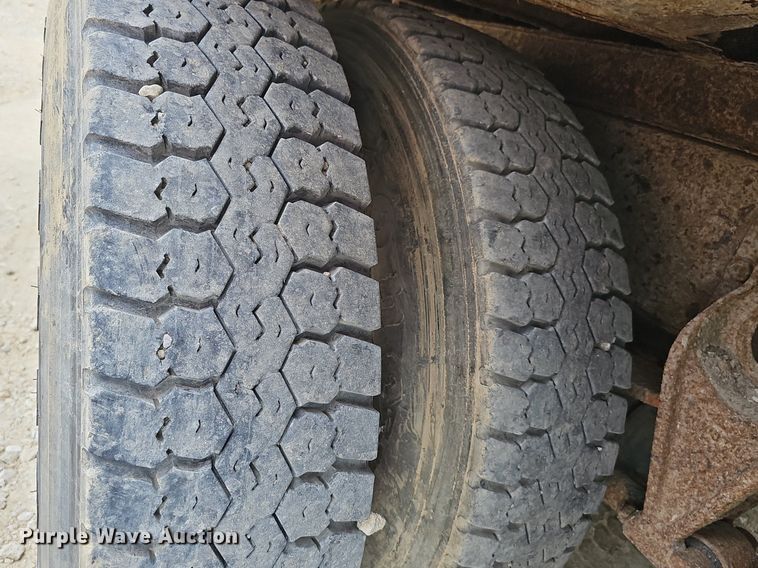 image for item DP6480 1994 International 9200 box truck