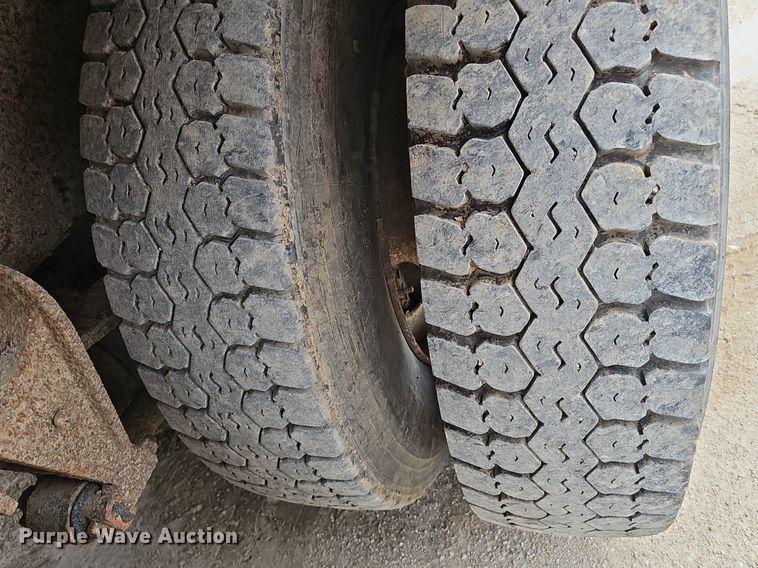 image for item DP6480 1994 International 9200 box truck