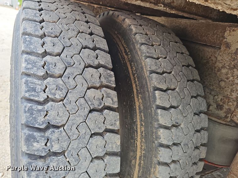 image for item DP6480 1994 International 9200 box truck