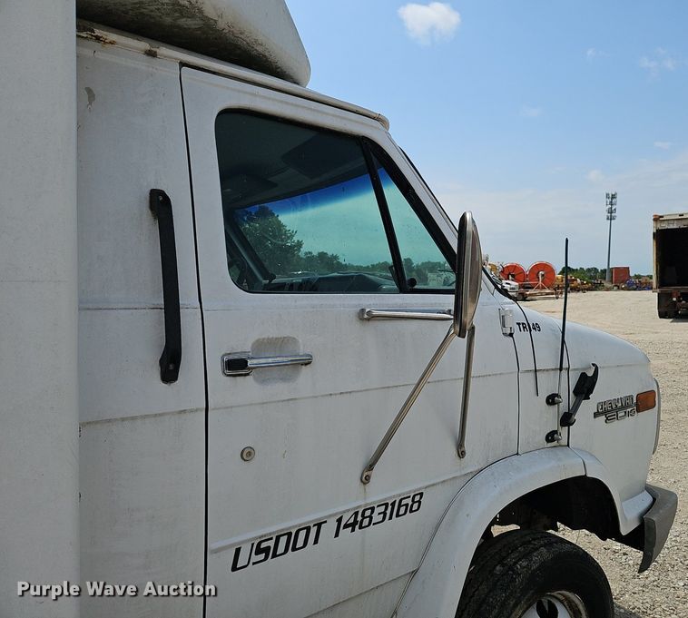 image for item DP6486 1996 Chevrolet 30HD fiber optic splicing truck