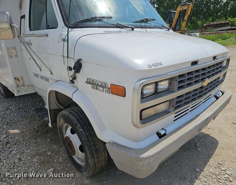 image for item DP6486 1996 Chevrolet 30HD fiber optic splicing truck