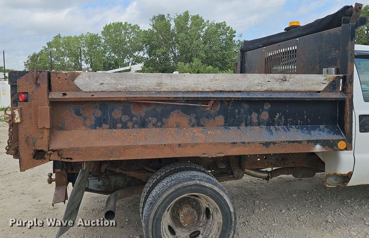 image for item DP6528 2001 Ford F550 Super Duty XL dump truck
