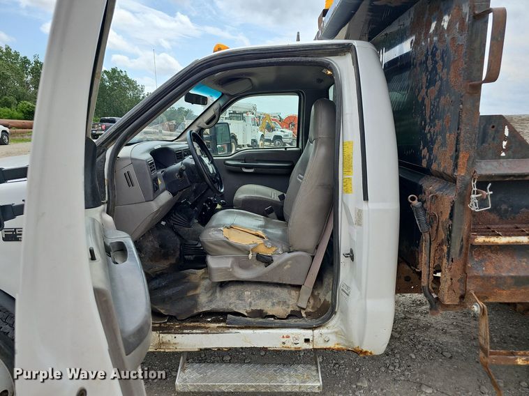 image for item DP6528 2001 Ford F550 Super Duty XL dump truck