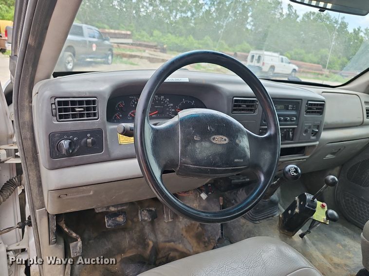 image for item DP6528 2001 Ford F550 Super Duty XL dump truck