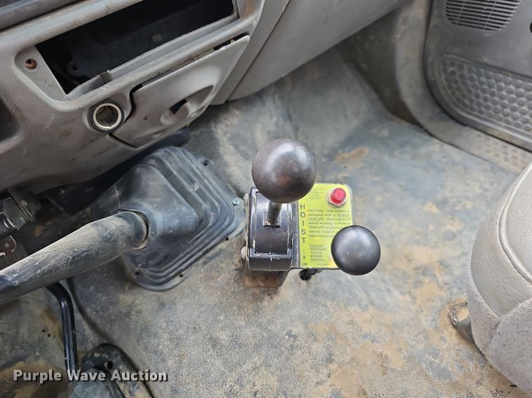 image for item DP6528 2001 Ford F550 Super Duty XL dump truck