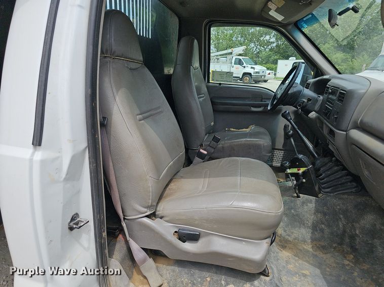 image for item DP6528 2001 Ford F550 Super Duty XL dump truck