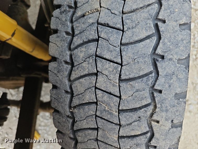 image for item DP6528 2001 Ford F550 Super Duty XL dump truck