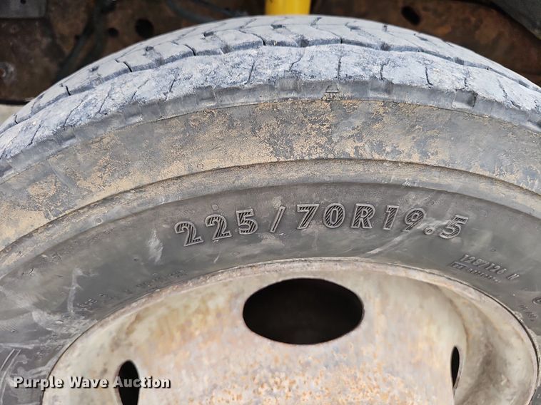 image for item DP6528 2001 Ford F550 Super Duty XL dump truck