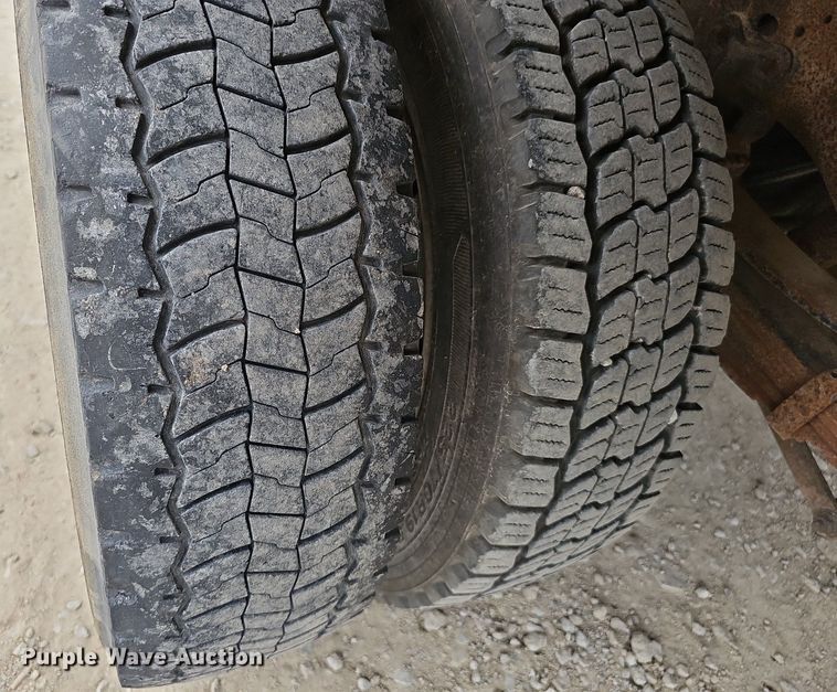 image for item DP6528 2001 Ford F550 Super Duty XL dump truck