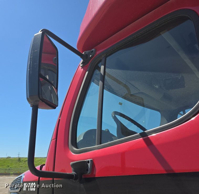 image for item DQ4385 2015 Freightliner  Business Class M2 shuttle bus