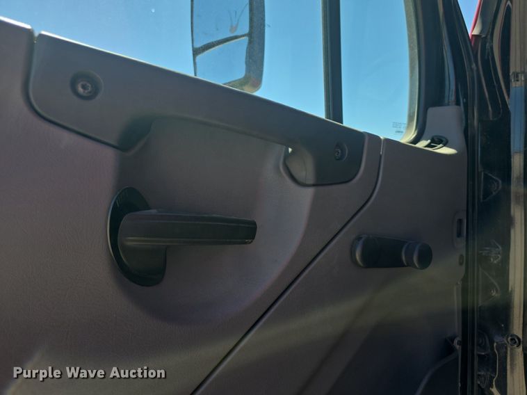 image for item DQ4385 2015 Freightliner  Business Class M2 shuttle bus