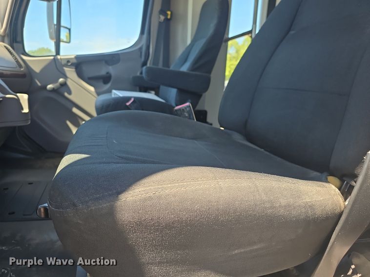 image for item DQ4385 2015 Freightliner  Business Class M2 shuttle bus