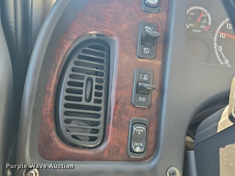 image for item DQ4385 2015 Freightliner  Business Class M2 shuttle bus