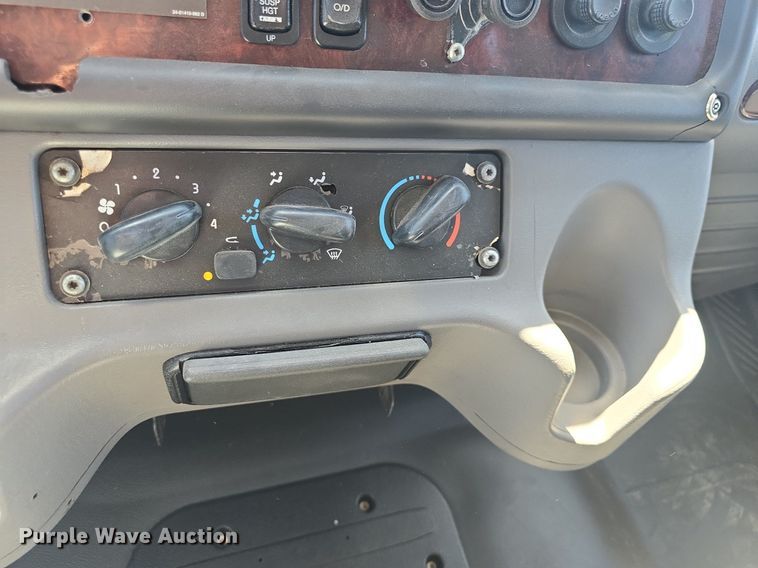 image for item DQ4385 2015 Freightliner  Business Class M2 shuttle bus