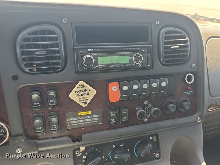 image for item DQ4385 2015 Freightliner  Business Class M2 shuttle bus