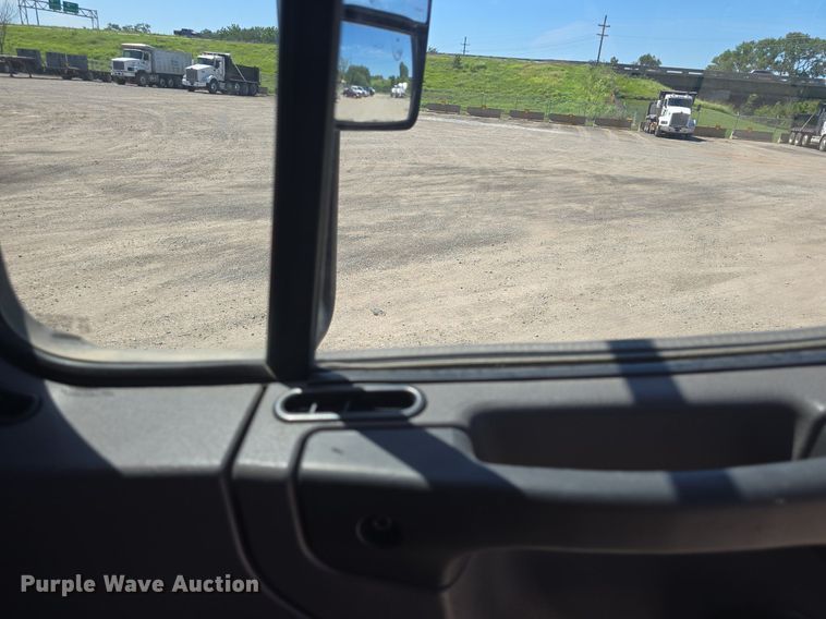 image for item DQ4385 2015 Freightliner  Business Class M2 shuttle bus