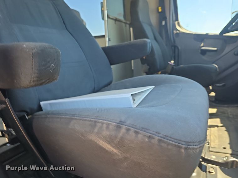 image for item DQ4385 2015 Freightliner  Business Class M2 shuttle bus