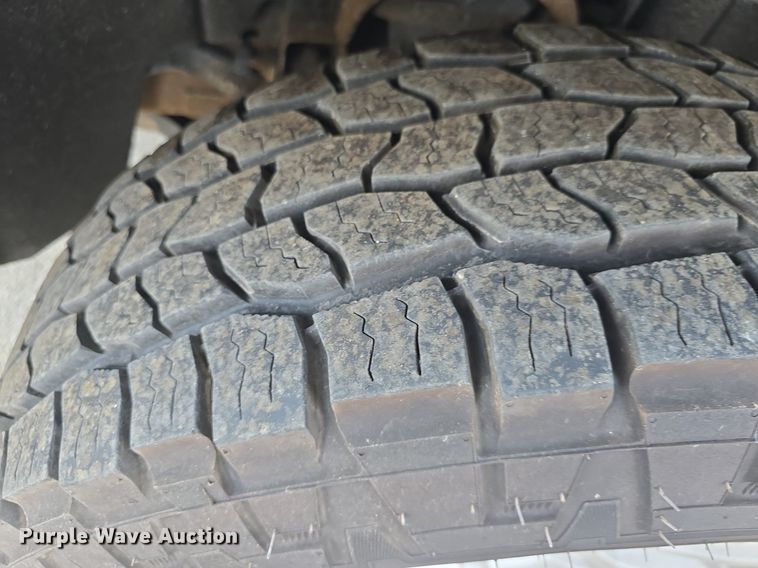 image for item DQ4392 2016 GMC Sierra 1500 Crew Cab pickup truck