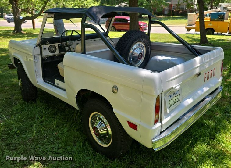 image for item DQ4403 1968 Ford Bronco SUV