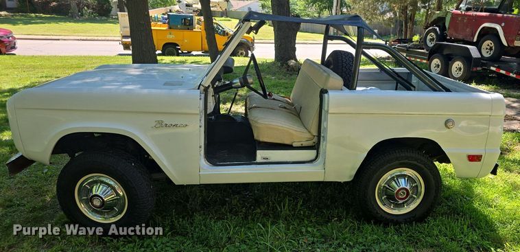 image for item DQ4403 1968 Ford Bronco SUV