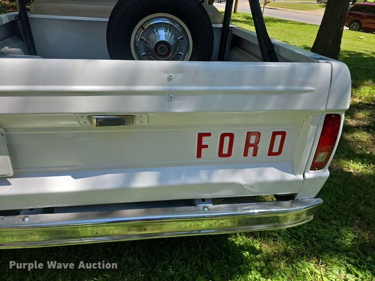 image for item DQ4403 1968 Ford Bronco SUV