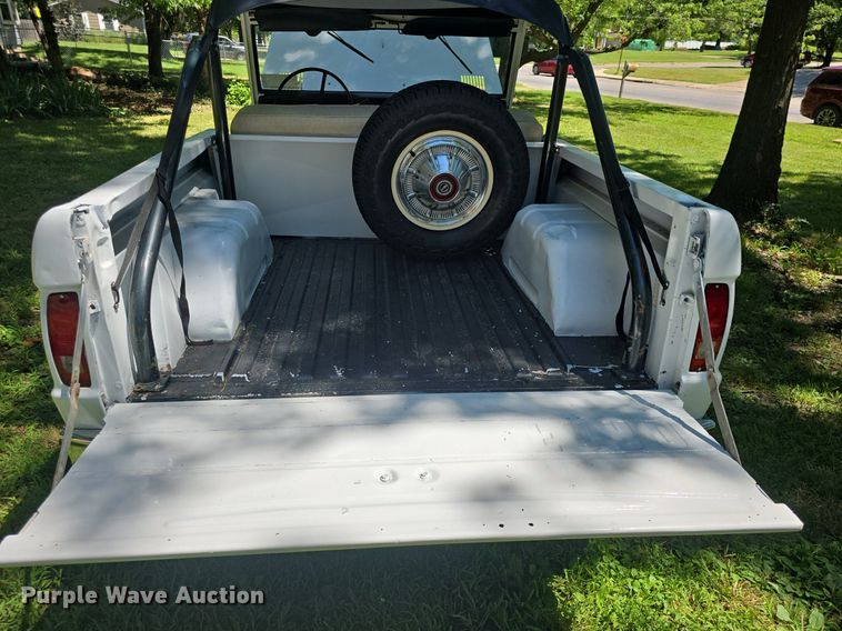 image for item DQ4403 1968 Ford Bronco SUV