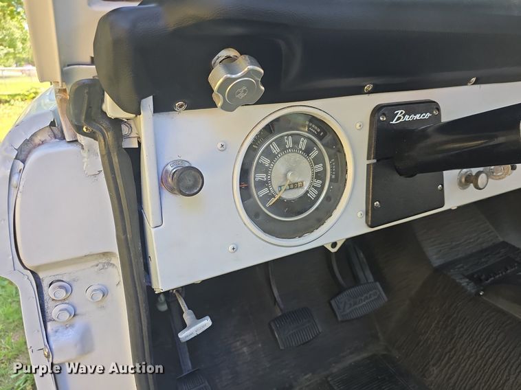 image for item DQ4403 1968 Ford Bronco SUV