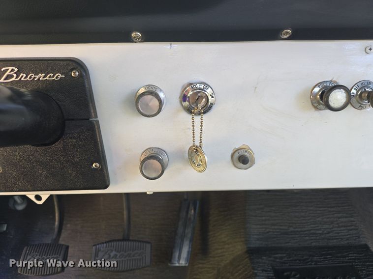 image for item DQ4403 1968 Ford Bronco SUV