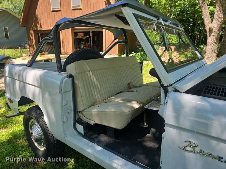 image for item DQ4403 1968 Ford Bronco SUV