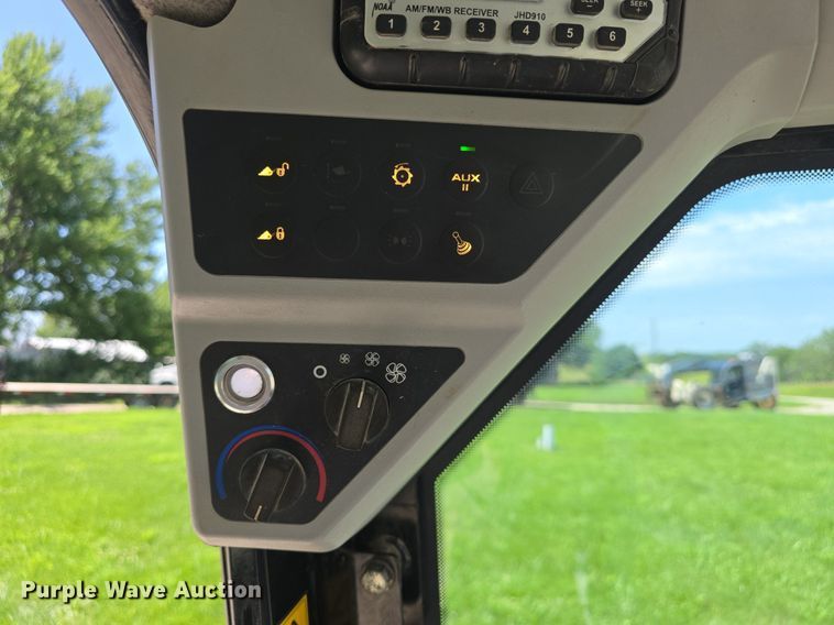 image for item DQ4436 2013 JCB 260 eco skid steer loader