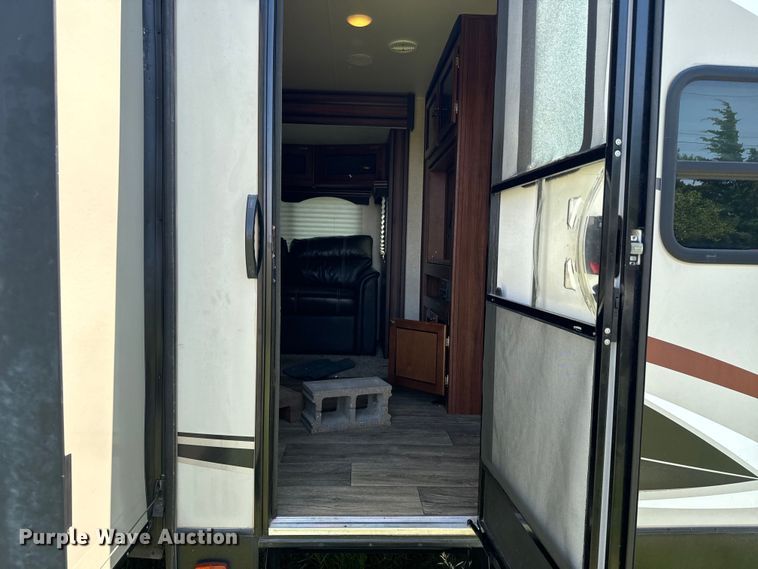 image for item DQ6812 2017 Heartland Wilderness 2875BH  camper