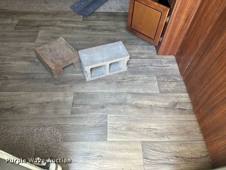 image for item DQ6812 2017 Heartland Wilderness 2875BH  camper