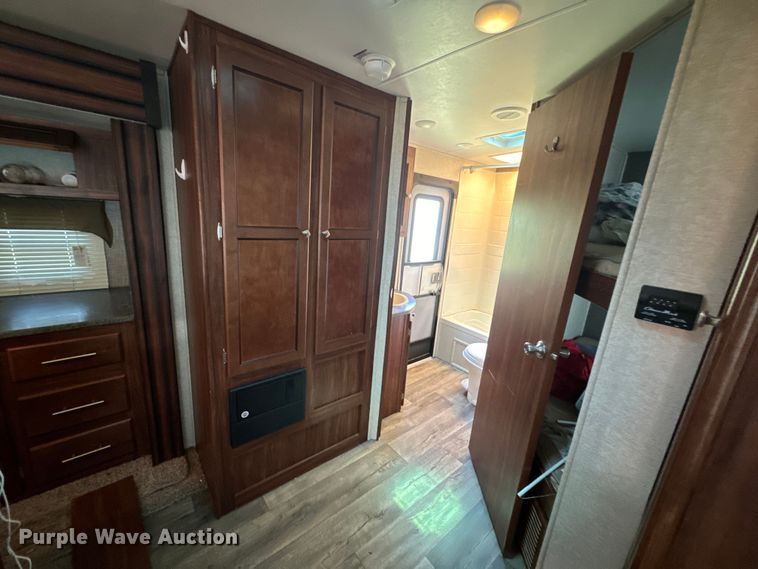 image for item DQ6812 2017 Heartland Wilderness 2875BH  camper