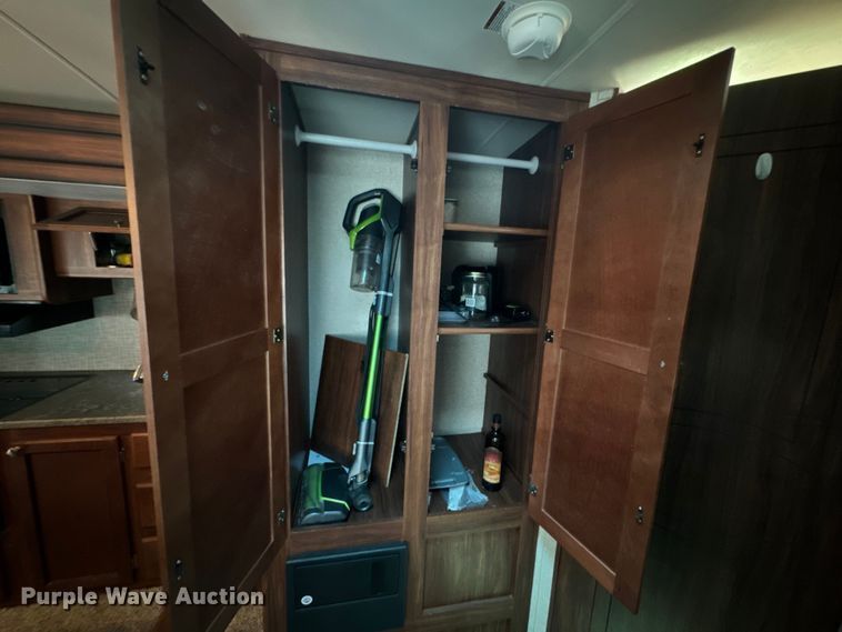 image for item DQ6812 2017 Heartland Wilderness 2875BH  camper