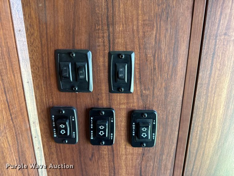 image for item DQ6812 2017 Heartland Wilderness 2875BH  camper