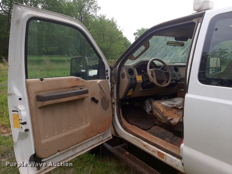 image for item DQ7054 2008 Ford F550 Super Duty SuperCab flatbed truck