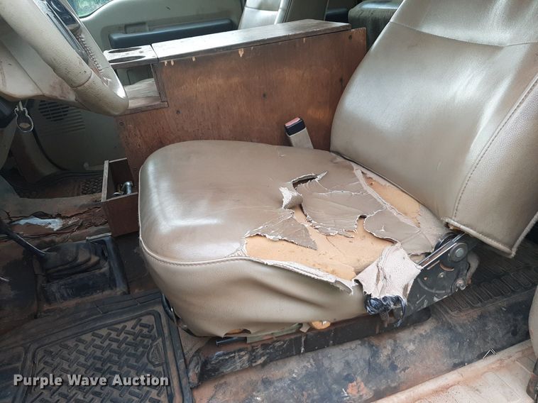 image for item DQ7054 2008 Ford F550 Super Duty SuperCab flatbed truck