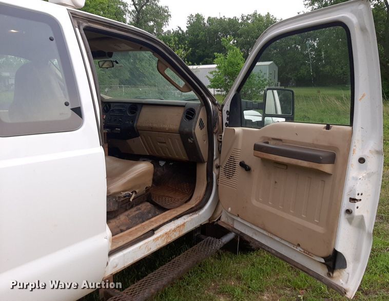 image for item DQ7054 2008 Ford F550 Super Duty SuperCab flatbed truck