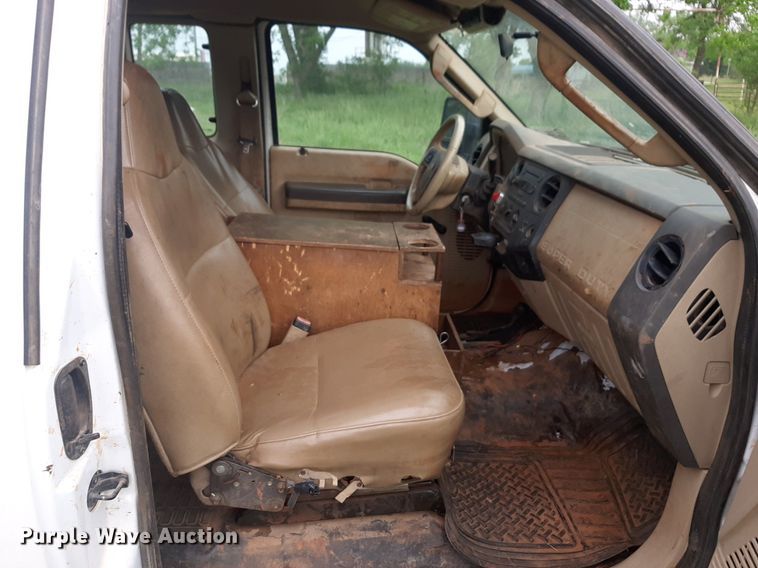 image for item DQ7054 2008 Ford F550 Super Duty SuperCab flatbed truck