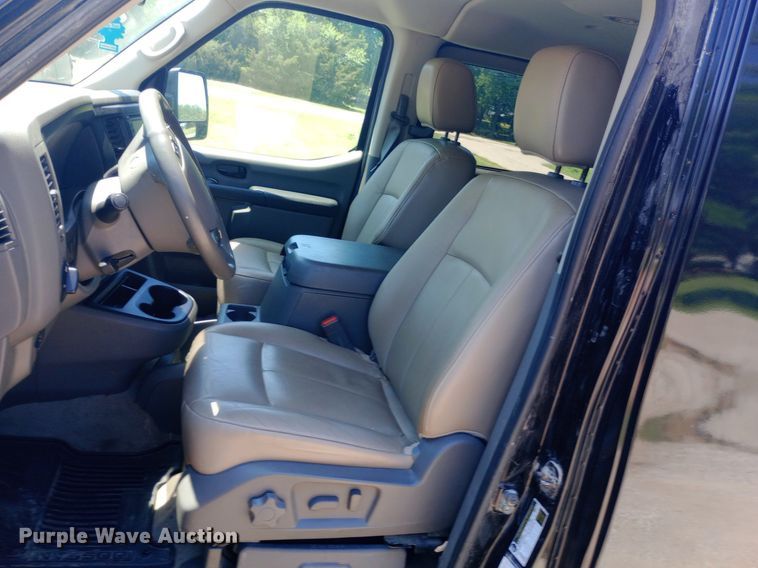 image for item DQ7165 2017 Nissan NV3500 van